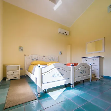 Ara Villa *